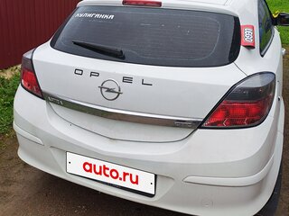 2010 Opel Astra GTC H Рестайлинг, белый, 450000 рублей, вид 4