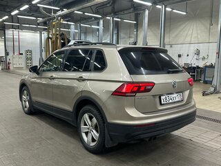 2018 Volkswagen Tiguan II, бежевый, 1690000 рублей, вид 4