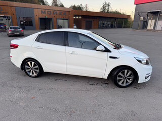 2015 Kia Rio III Рестайлинг, белый, 1350000 рублей, вид 1