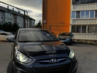 2012 Hyundai Solaris I, серебристый, 650000 рублей, вид 4