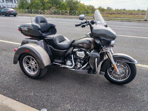 2023 Harley-Davidson Tri Glide, коричневый, 3900000 рублей