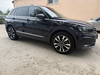 2017 Volkswagen Tiguan II, чёрный, 3490000 рублей, вид 5
