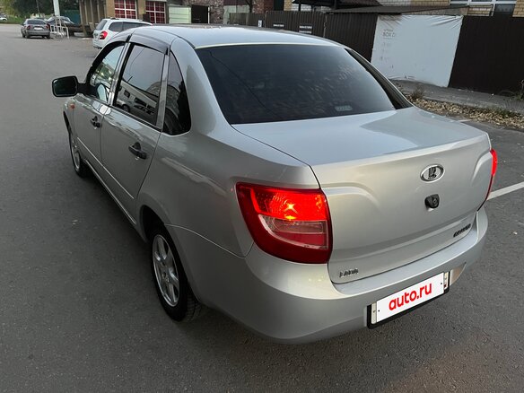 2012 Lada (ВАЗ) Granta I, серебристый, 387000 рублей - вид 3
