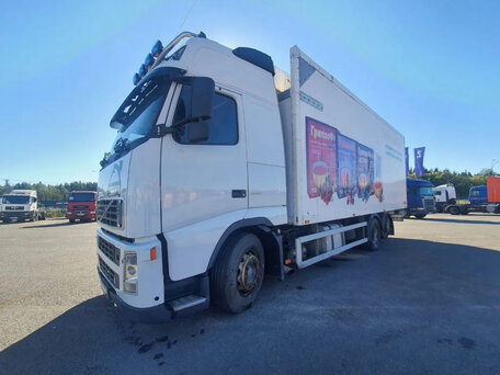 2004 Volvo FH, белый, 2800000 рублей, вид 1