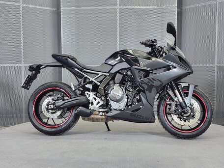 2024 Suzuki GSX-8R, чёрный, 899000 рублей, вид 1