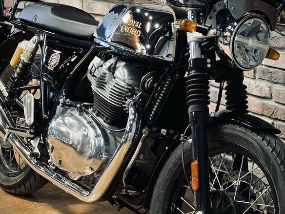 2025 Royal Enfield Continental GT, серебристый, 680000 рублей - вид 8