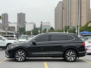 2023 Volkswagen Tiguan Allspace II Рестайлинг, чёрный, 2453000 рублей, вид 3