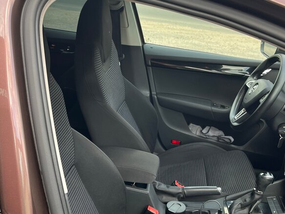 2015 Skoda Octavia III (A7), коричневый, 1210000 рублей - вид 13