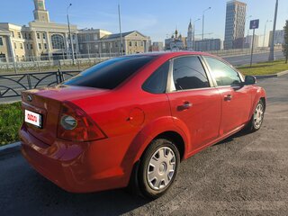 2011 Ford Focus II Рестайлинг, красный, 555000 рублей, вид 4