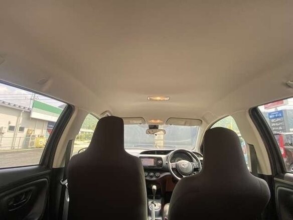 2018 Toyota Vitz III (XP130) Рестайлинг, серый, 990000 рублей - вид 9
