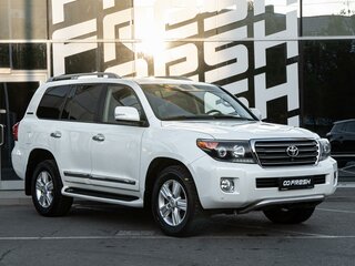 2015 Toyota Land Cruiser 200 Series Рестайлинг 1, белый, 4650000 рублей, вид 1