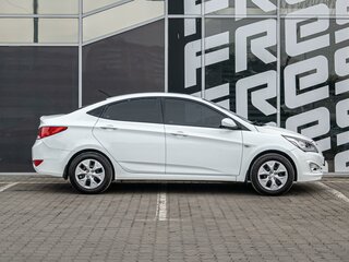 2015 Hyundai Solaris I Рестайлинг, белый, 810000 рублей, вид 5