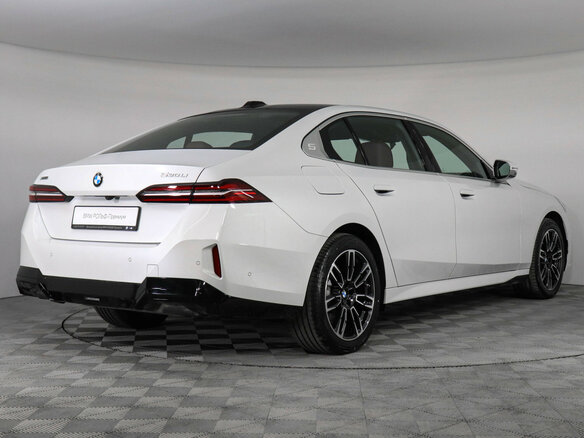 2025 BMW 5 серии Long 530Li xDrive VIII (G60/G61/G68), белый, 9900000 рублей - вид 3