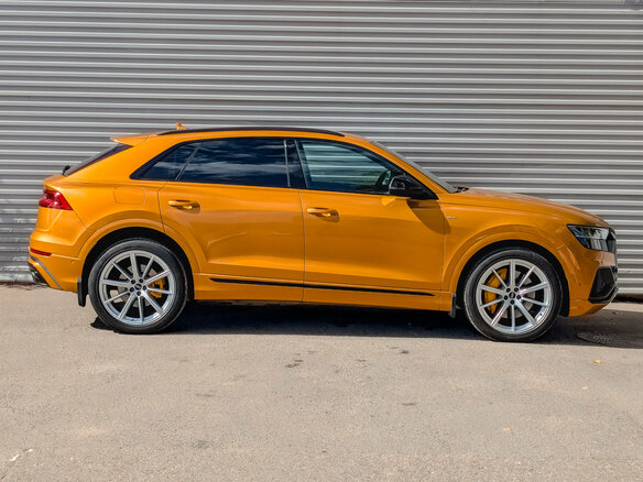 2018 Audi Q8 55 TFSI I (4M), оранжевый, 5150000 рублей - вид 4