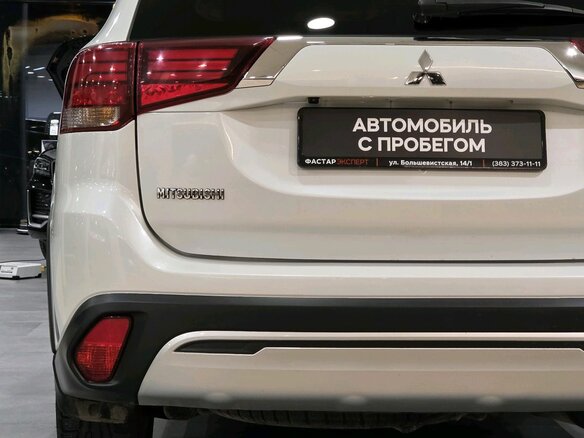 2019 Mitsubishi Outlander III Рестайлинг 3, белый - вид 7