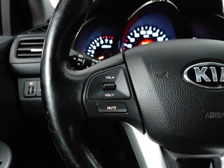 2015 Kia Rio 6-speed III, белый, 875000 рублей, вид 4