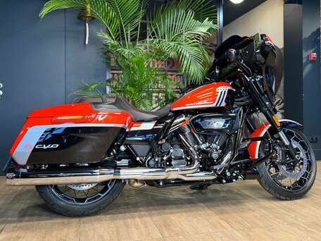 2024 Harley-Davidson CVO Street Glide, оранжевый, 4900000 рублей, вид 3