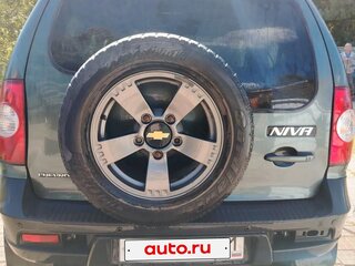 2017 Chevrolet Niva I Рестайлинг, серый, 680000 рублей, вид 2