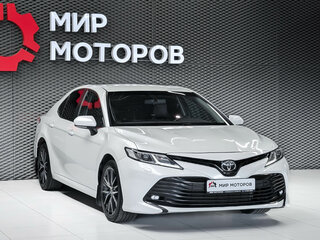 2018 Toyota Camry VIII (XV70), белый, 2444000 рублей, вид 3