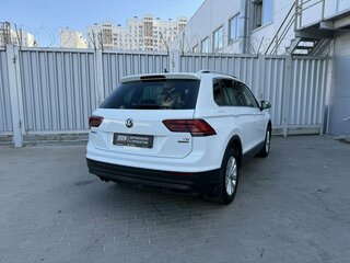 2017 Volkswagen Tiguan II, белый, 1995000 рублей, вид 2