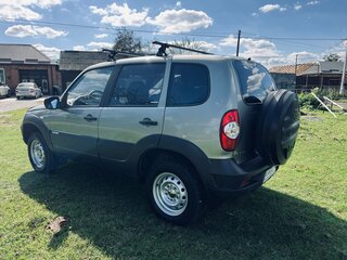 2011 Chevrolet Niva I Рестайлинг, серый, 499000 рублей, вид 4
