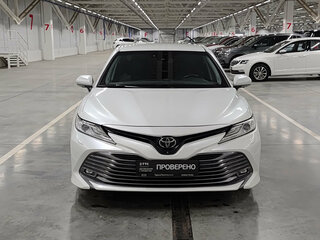 2018 Toyota Camry VIII (XV70), белый, 2780000 рублей, вид 2