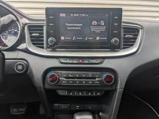 2022 Kia Ceed III Рестайлинг, коричневый, 1750000 рублей, вид 3