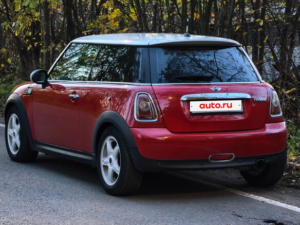 2008 Mini Hatch Cooper II (R56), красный, 720000 рублей - вид 4