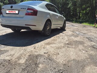 2017 Skoda Octavia III (A7) Рестайлинг, белый, 820000 рублей, вид 3