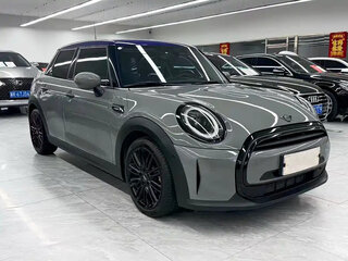 2022 Mini Hatch Cooper III (F55/F56) Рестайлинг 2, серый, 1690017 рублей, вид 3
