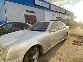 2000 Mercedes-Benz E-Класс 430 II (W210, S210) Рестайлинг, серебристый, 700000 рублей, вид 2