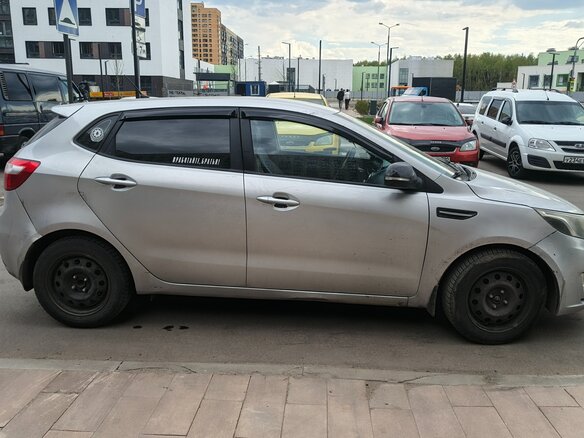 2013 Kia Rio 4-speed III, серый, 680000 рублей - вид 1