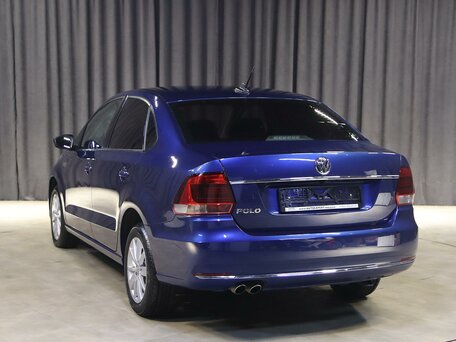 2018 Volkswagen Polo V Рестайлинг, синий, 1049000 рублей, вид 4