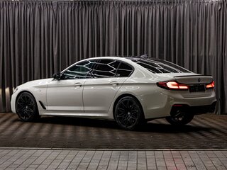 2019 BMW 5 серии 520i VII (G30/G31/G38), белый, 2995000 рублей, вид 4