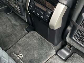 2021 Toyota Land Cruiser Prado 150 Series Рестайлинг 3, чёрный, 7030000 рублей, вид 4