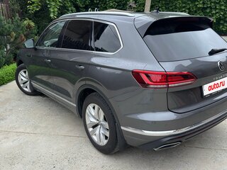 2021 Volkswagen Touareg III, серый, 4975000 рублей, вид 4