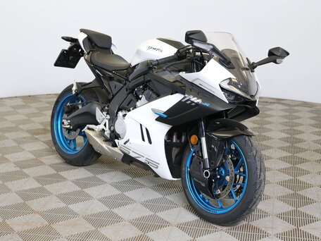 2026 CFMoto 675SR-R, белый, 769410 рублей, вид 3