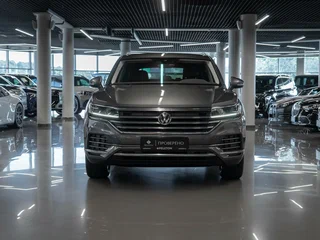 2020 Volkswagen Touareg III, серый, 4020000 рублей, вид 3