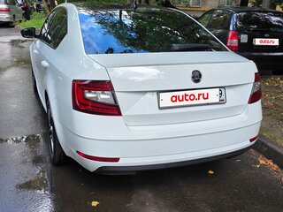 2017 Skoda Octavia III (A7) Рестайлинг, белый, 1800000 рублей, вид 3