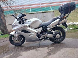 2003 Honda VFR 800, серебристый, 455000 рублей, вид 1