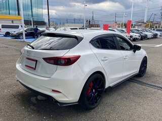 2019 Mazda Axela III Рестайлинг, белый, 1107000 рублей, вид 4