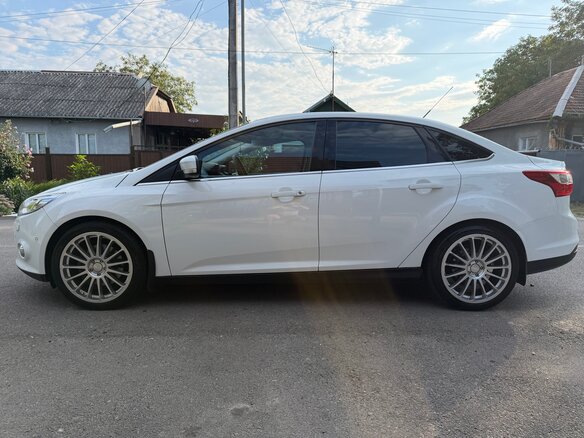 2012 Ford Focus III, белый, 1200000 рублей - вид 1