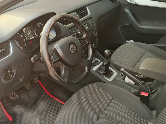 2014 Skoda Octavia III (A7), белый, 600000 рублей - вид 4
