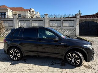 2021 Volkswagen Tiguan II Рестайлинг, чёрный, 3750000 рублей, вид 4
