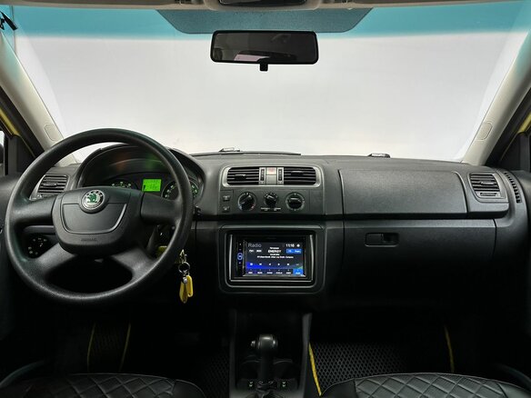 2011 Skoda Fabia II Рестайлинг, жёлтый, 670000 рублей - вид 11