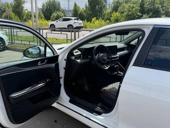 2021 Kia K5 III, белый - вид 7