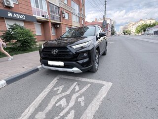 2024 Toyota RAV4 V (XA50), чёрный, 3500000 рублей, вид 3