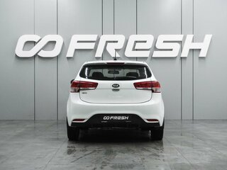 2017 Kia Rio III Рестайлинг, белый, 989000 рублей, вид 4