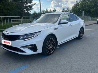 2019 Kia Optima IV Рестайлинг, белый, 1480000 рублей, вид 1