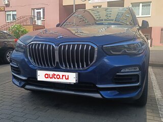 2020 BMW X5 45e IV (G05/G18), синий, 6490000 рублей, вид 4